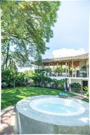 CafeCasas Boutique Finca featuring Jacuzzi and Parque del Cafe